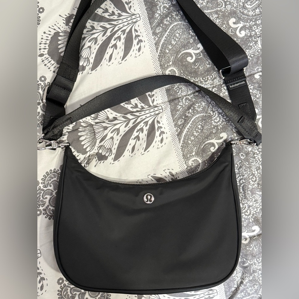 Lululemon Adjustable Shoulder Bag 3L